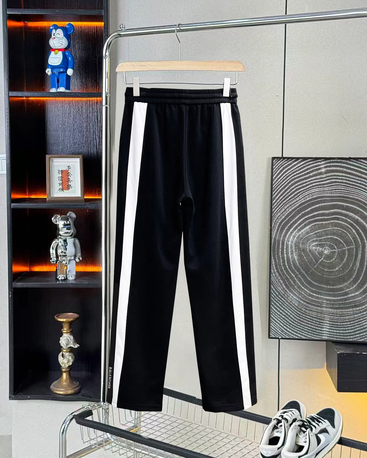 Balenciaga 🆕2026 Autumn and Winter New Arrival Casual Pants! The official website will be released simultaneously. Brand Classic LOGO casual pants, customized fabrics, excellent comfort and strong touch. Highly recognisable, perfect appearance and craftsmanship. Size:M-3XL